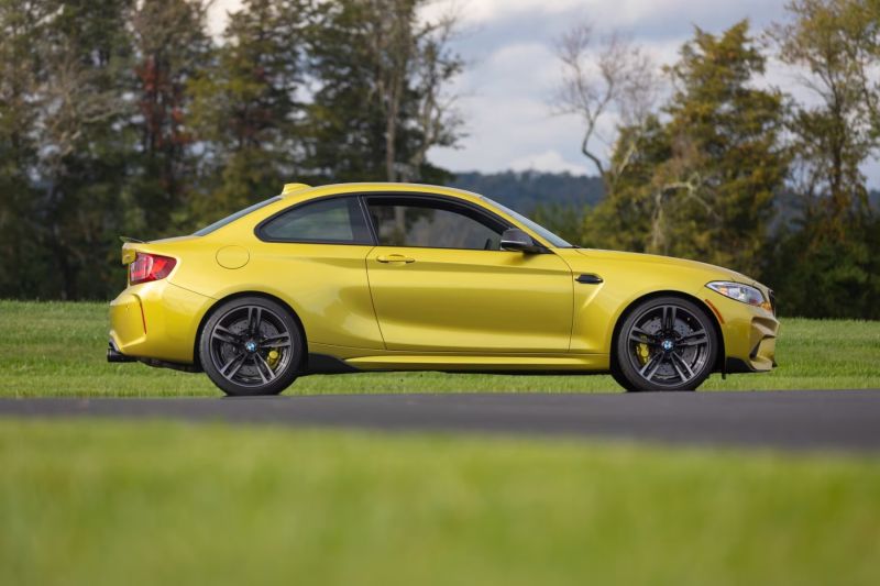 2017 BMW 2017 BMW M2 Austin Yellow — photo 1 of 2