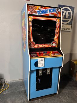1981 Nintendo Donkey Kong Arcade Game